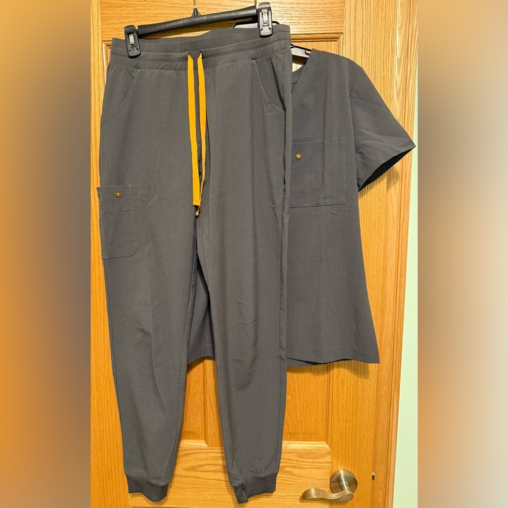 Women's Scrub Set
